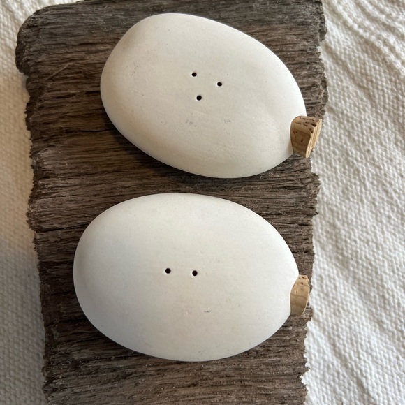 Salt and Pepper Shakers Pigeon Toe Ceramics Natural White Ceramic - Picture 2 of 9
